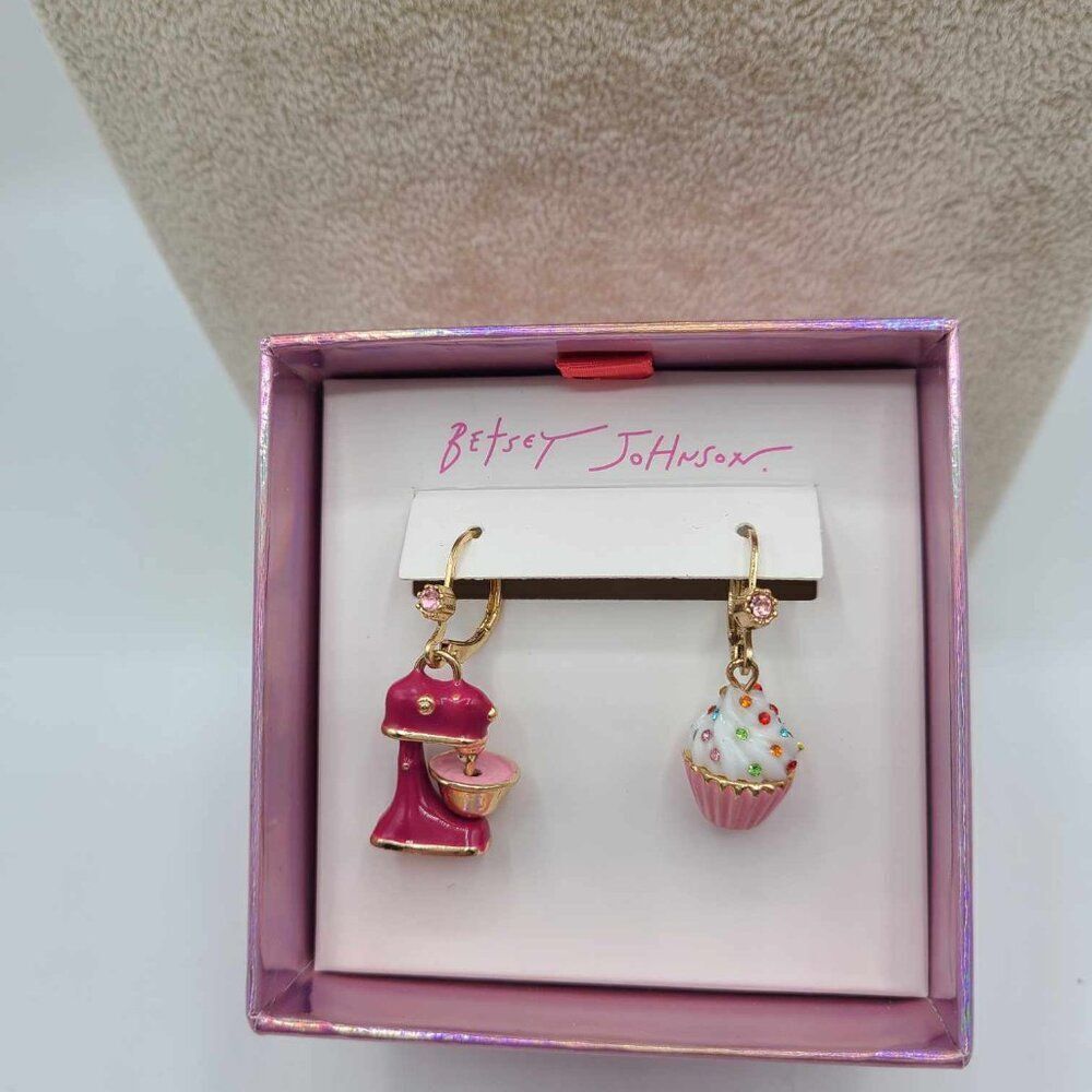 Betsey Johnson Cup Cake Mixer Mis Match Earrings NWT! NEW! - Picture 5 of 8